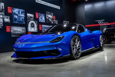 Battista in Petersen Museum 1_0.jpg Battista in Petersen Museum 1_0.jpg